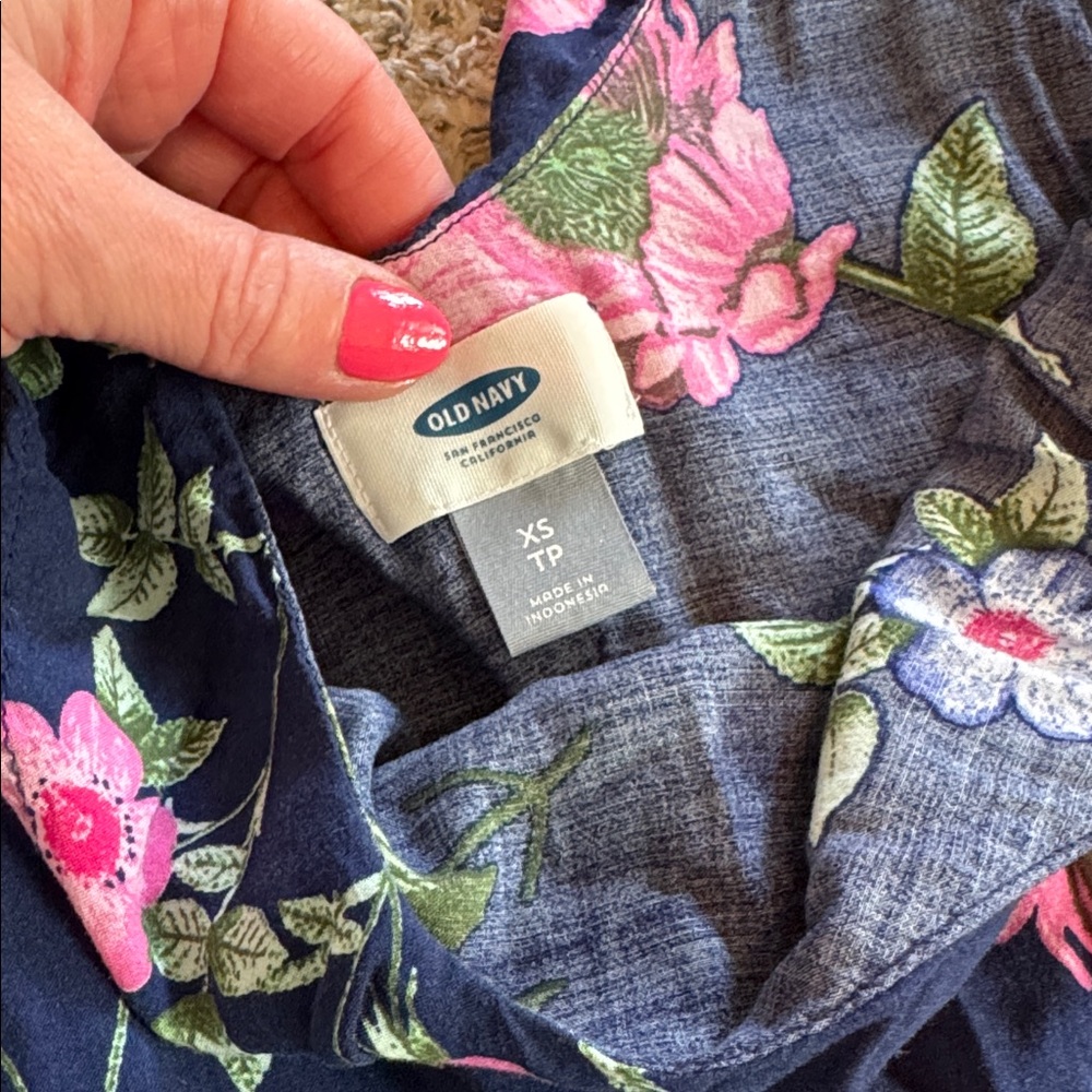 Size small top lot - Picture 5 of 10